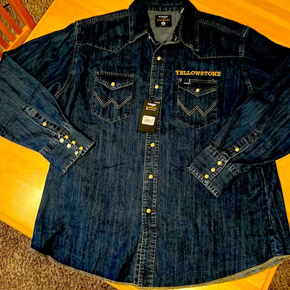 Rare!! Men’s Wrangler x Yellowstone Denim Shirt with snap buttons
